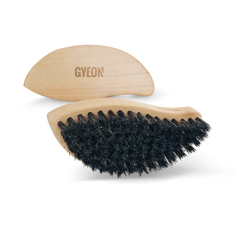 GYEON Q²M LeatherBrush - Zachte Reinigingsborstel Autoleer