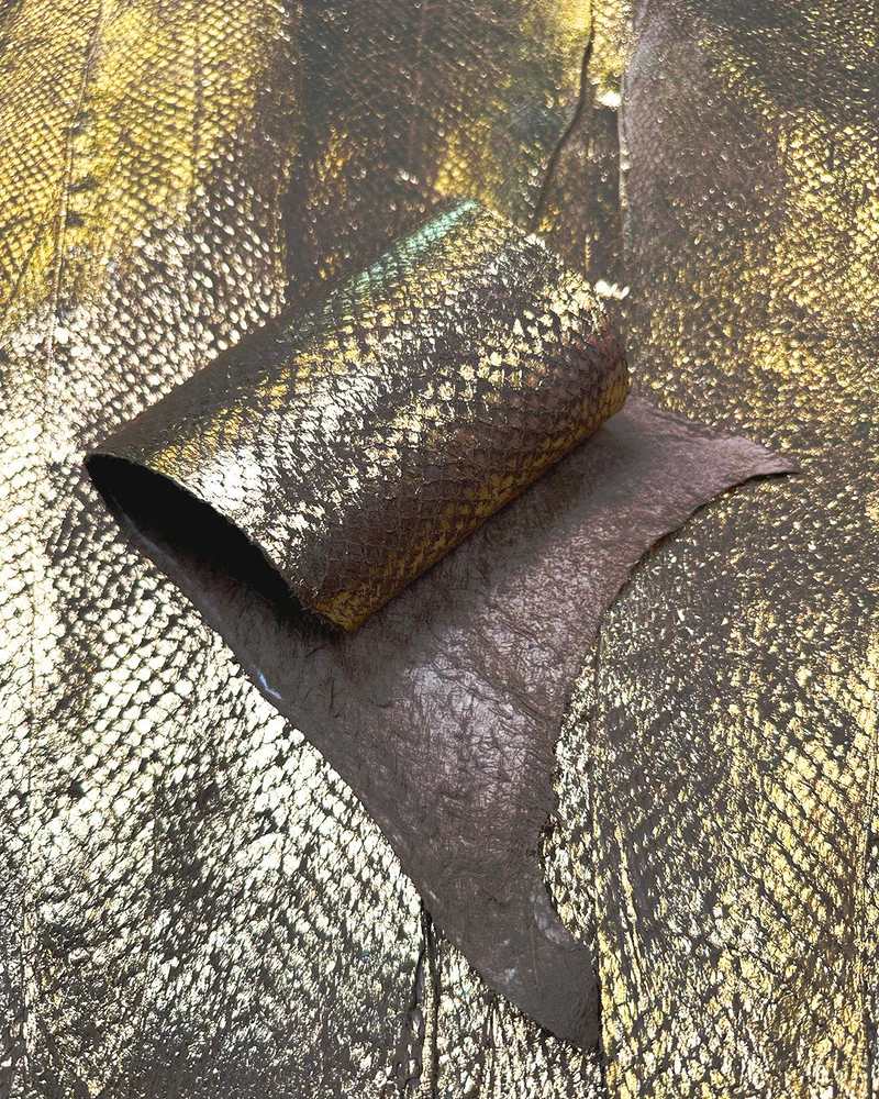 Special: Salmon taupe with gold foil | Fish leather with closed scales