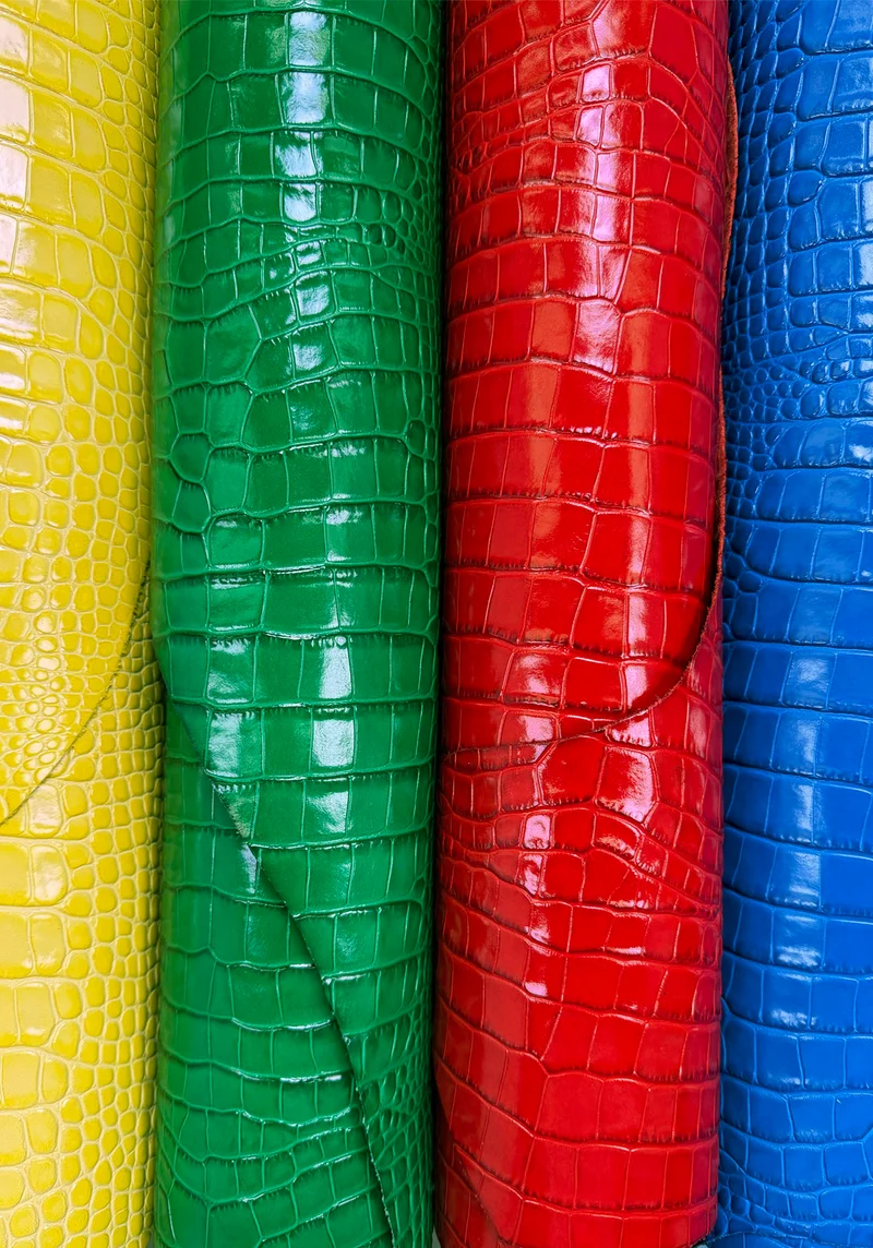 Como Collection | Firm cow leather with a two-tone crocodile print