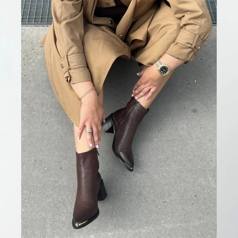 THE EMELY BOOT - BROWN