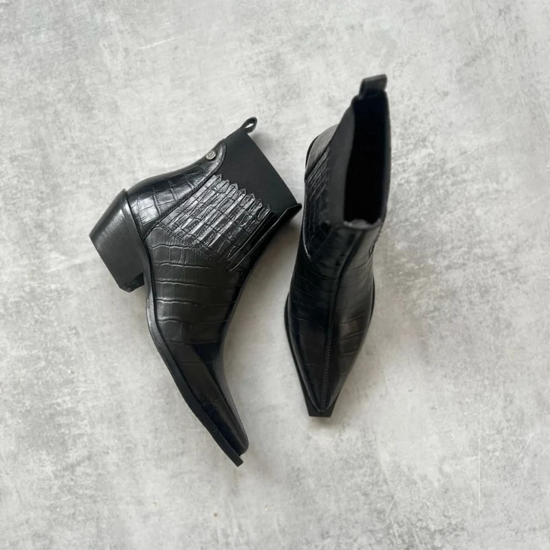 THE WALKING BOOT - LEATHER - BLACK
