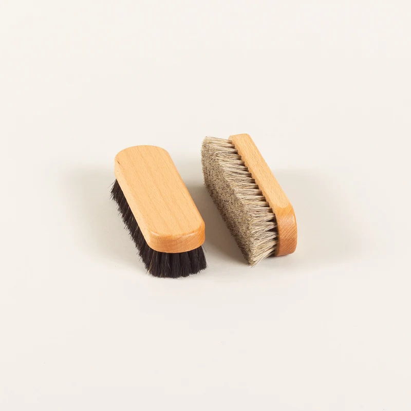 Set of 2 travel size polishing brushes - 100% horsehair