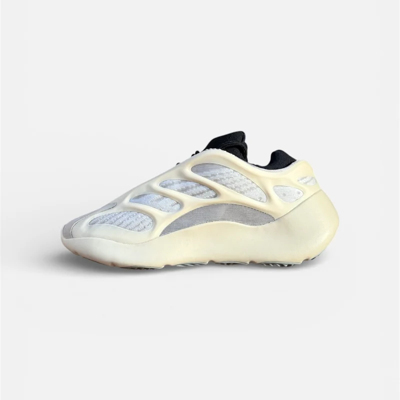 YEEZY BOOST 700 V3 | Azael | Code: FW4980 | UK 4.5 / US 5